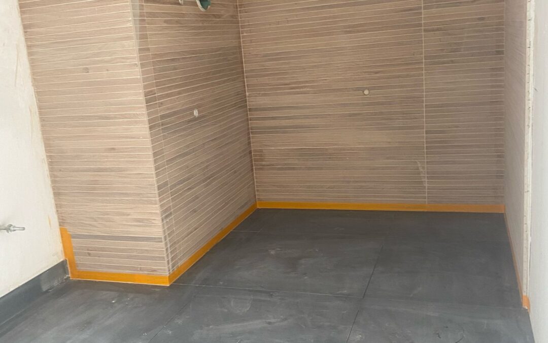 Pose d’un caniveau finition en carrelage