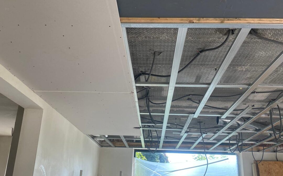 Pose d’un faux plafond, villa Linkebeek